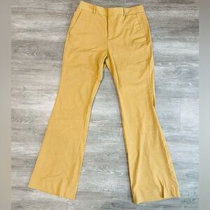 Beige Banana republic dress pants women’s size 4.